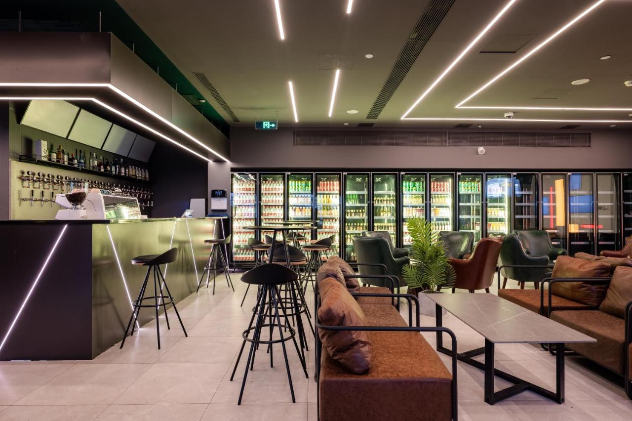 Dayin International Youth - Near East Nanjing Road & People's Square & The Bund -large Social Area -bar -cafe -gym -free Laundry Luggage Storage -24h Front Desk -english Service *