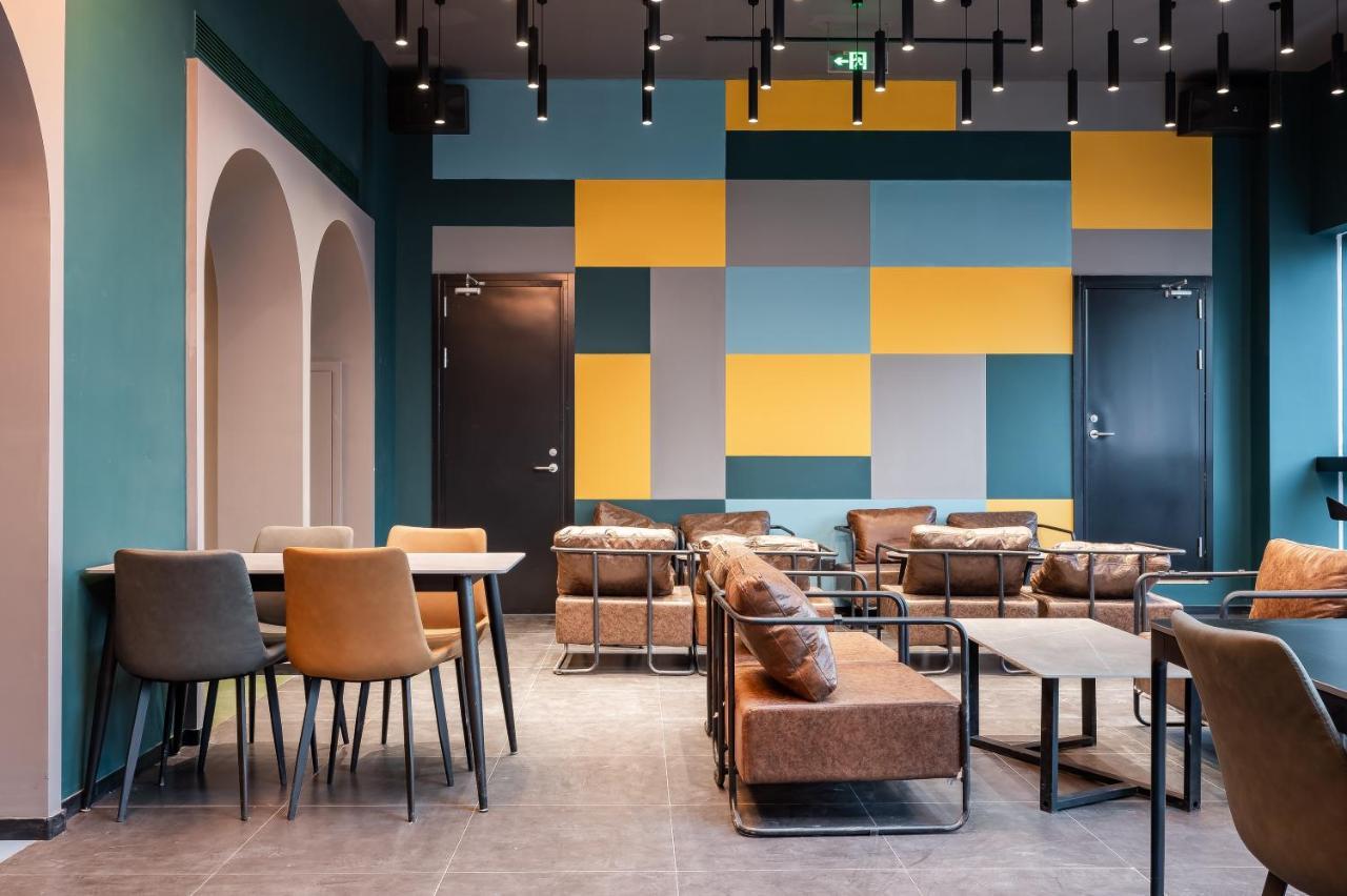 Dayin International Youth - Near East Nanjing Road & People's Square & The Bund -large Social Area -bar -cafe -gym -free Laundry Luggage Storage -24h Front Desk -english Service Hostel