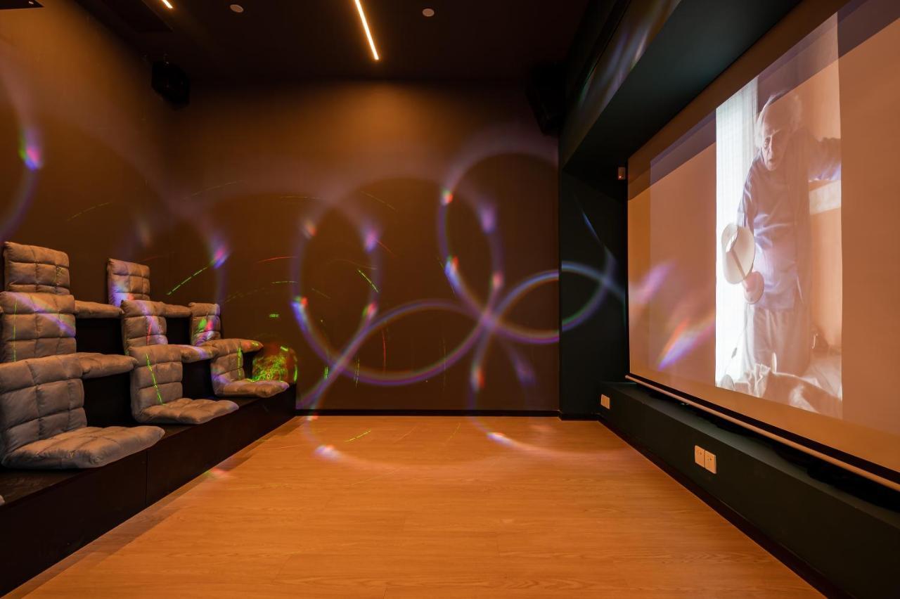 Hostel Dayin International Youth - Near East Nanjing Road & People's Square & The Bund -large Social Area -bar -cafe -gym -free Laundry Luggage Storage -24h Front Desk -english Service *
