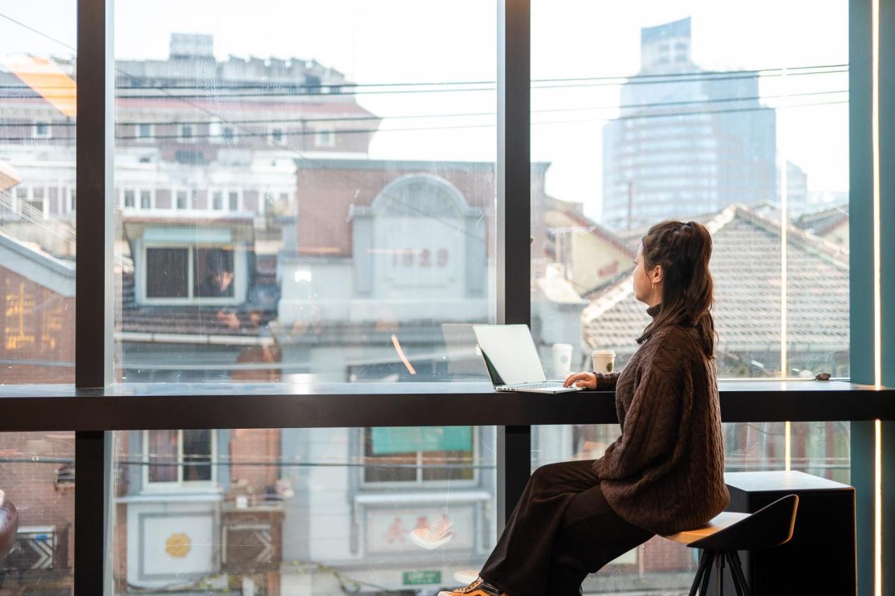 Hostel Dayin International Youth - Near East Nanjing Road & People's Square & The Bund -large Social Area -bar -cafe -gym -free Laundry Luggage Storage -24h Front Desk -english Service Shanghai
