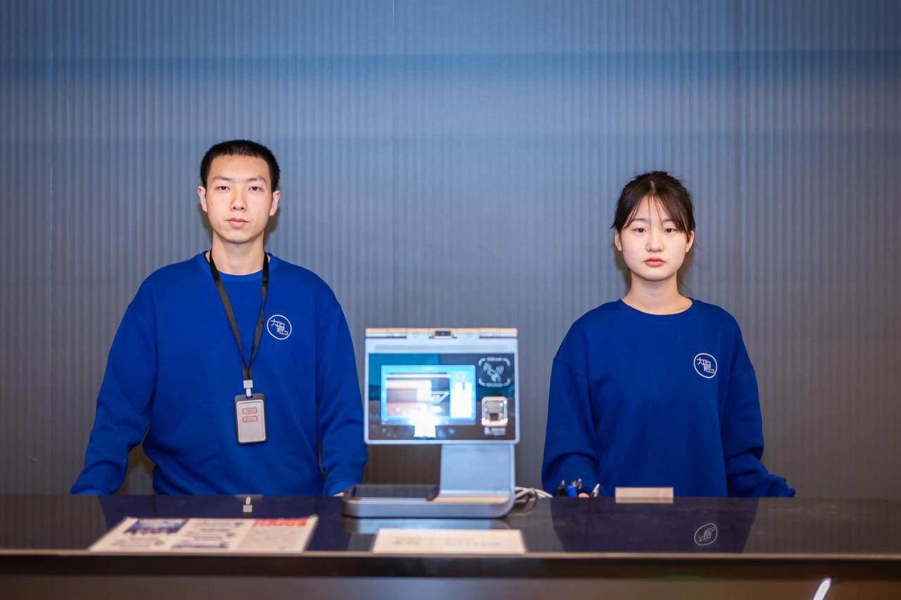 Dayin International Youth - Near East Nanjing Road & People's Square & The Bund -large Social Area -bar -cafe -gym -free Laundry Luggage Storage -24h Front Desk -english Service Hostel *