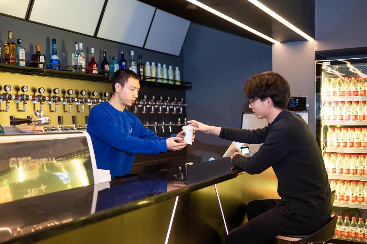 Hostel Dayin International Youth - Near East Nanjing Road & People's Square & The Bund -large Social Area -bar -cafe -gym -free Laundry Luggage Storage -24h Front Desk -english Service Shanghai