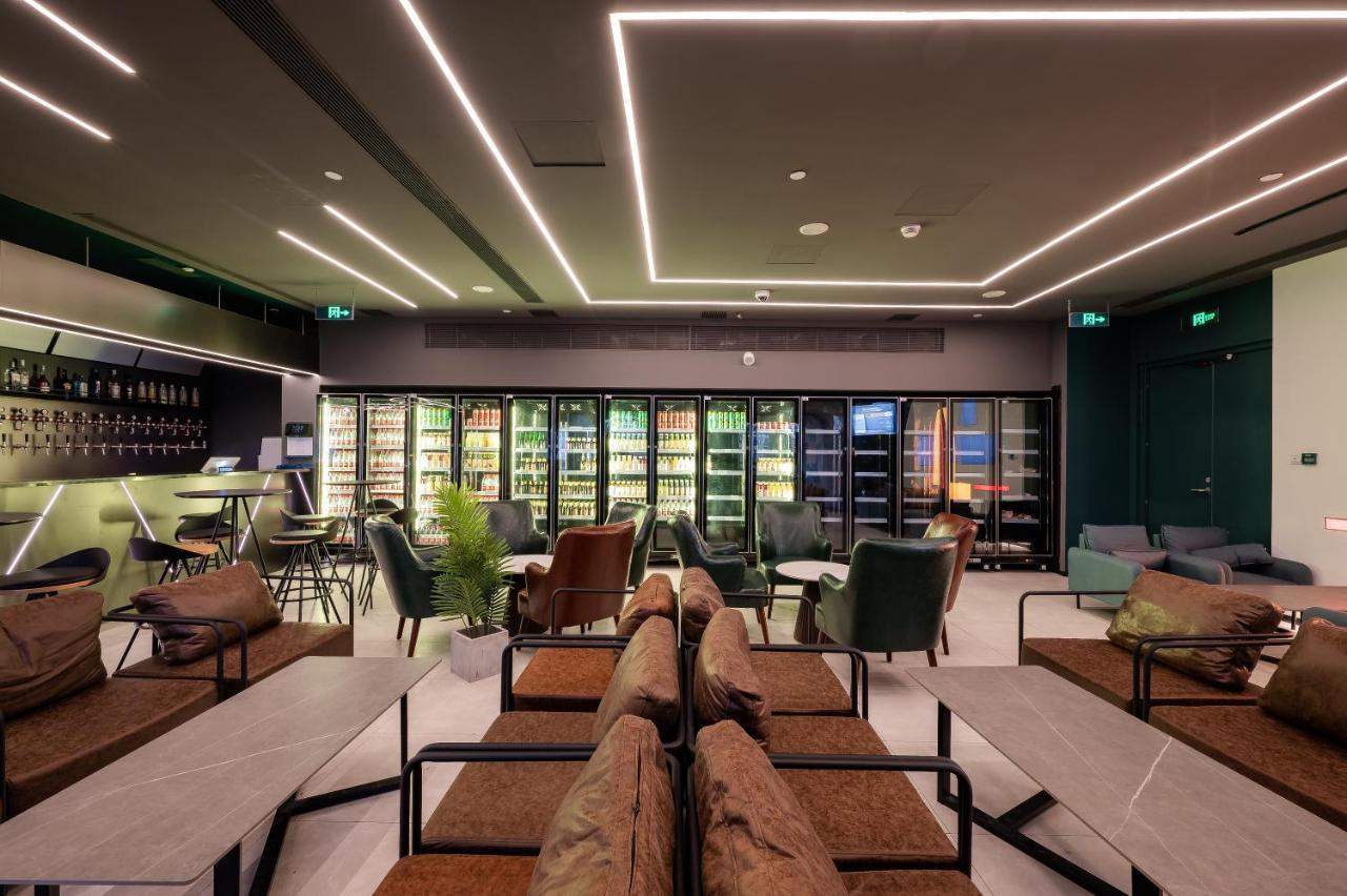Dayin International Youth - Near East Nanjing Road & People's Square & The Bund -large Social Area -bar -cafe -gym -free Laundry Luggage Storage -24h Front Desk -english Service Hostel Shanghai