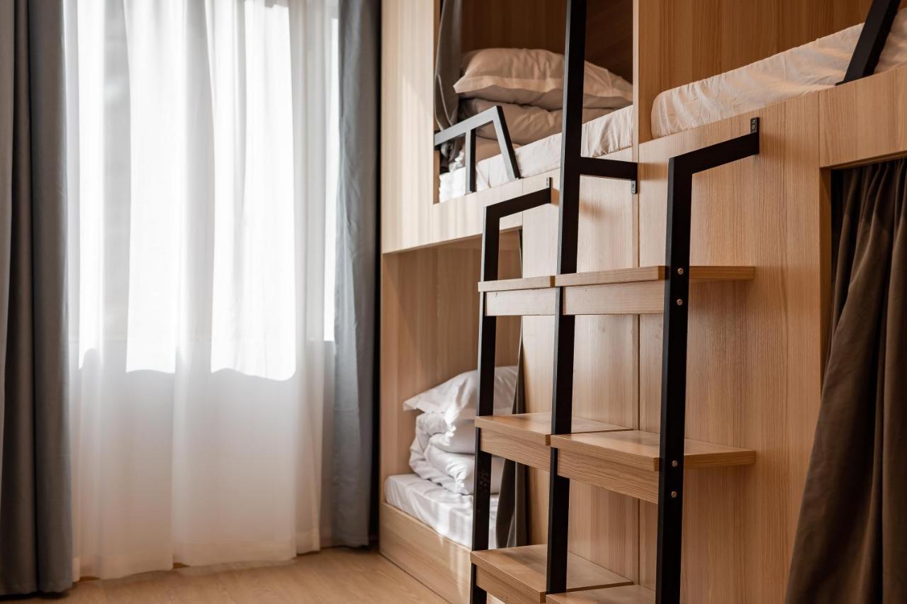 Dayin International Youth - Near East Nanjing Road & People's Square & The Bund -large Social Area -bar -cafe -gym -free Laundry Luggage Storage -24h Front Desk -english Service Shanghai