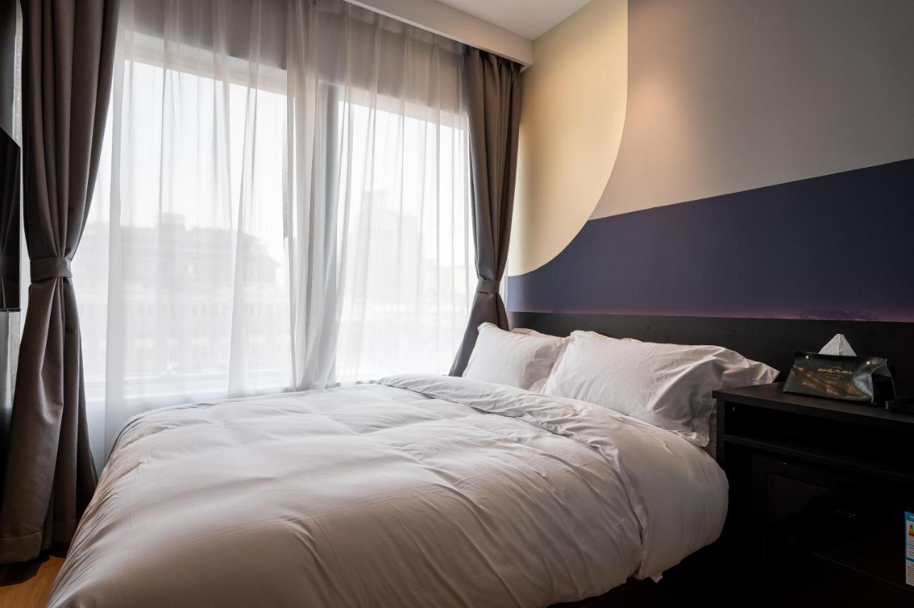 Dayin International Youth - Near East Nanjing Road & People's Square & The Bund -large Social Area -bar -cafe -gym -free Laundry Luggage Storage -24h Front Desk -english Service Hostel Shanghai
