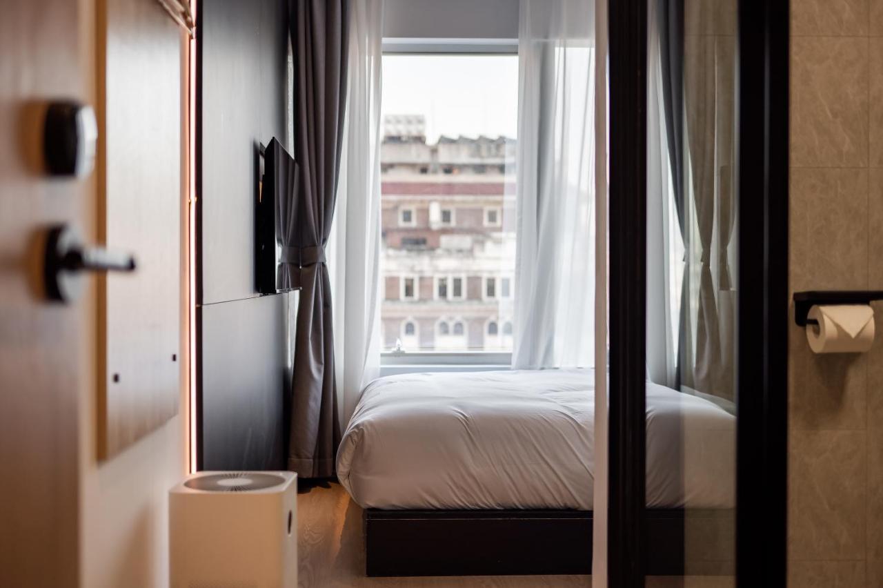 Dayin International Youth - Near East Nanjing Road & People's Square & The Bund -large Social Area -bar -cafe -gym -free Laundry Luggage Storage -24h Front Desk -english Service Shanghai