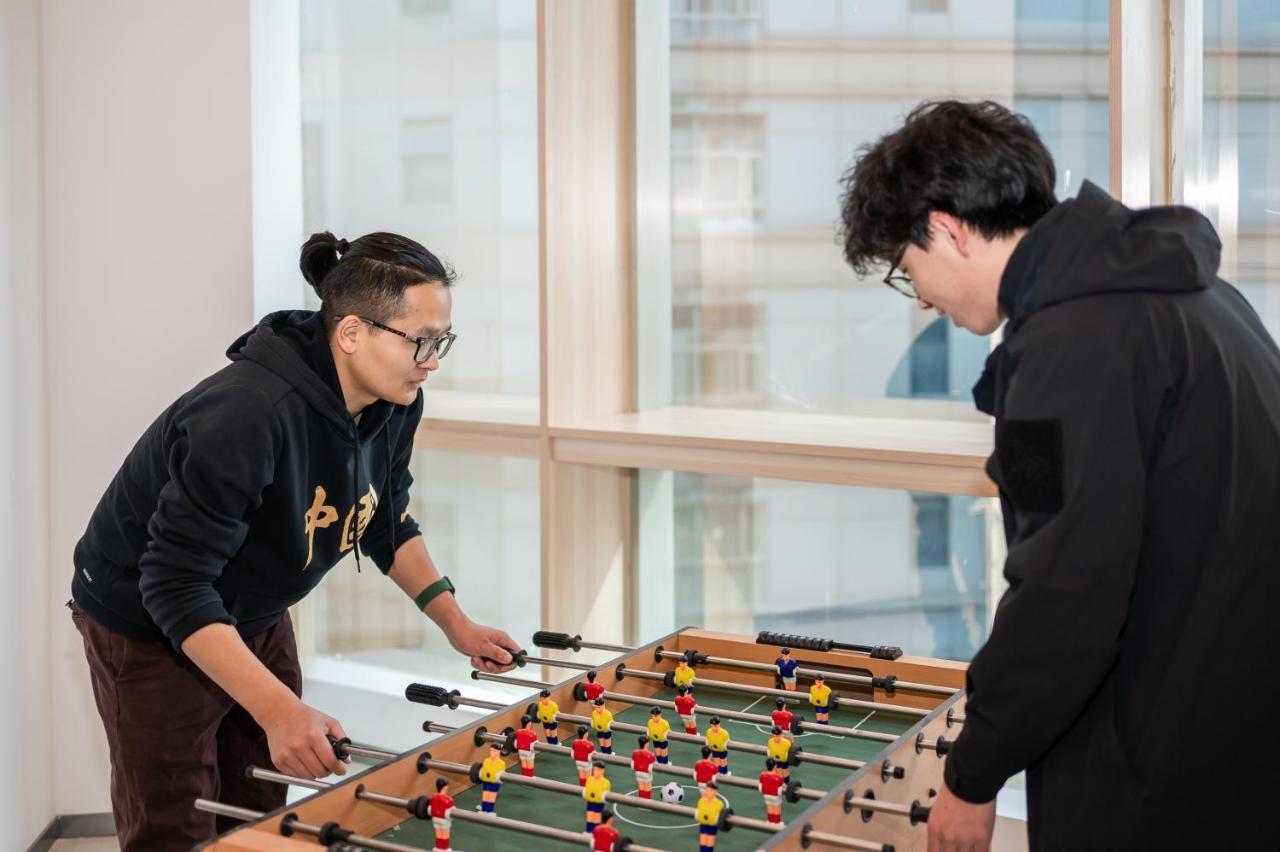 Dayin International Youth - Near East Nanjing Road & People's Square & The Bund -large Social Area -bar -cafe -gym -free Laundry Luggage Storage -24h Front Desk -english Service Hostel