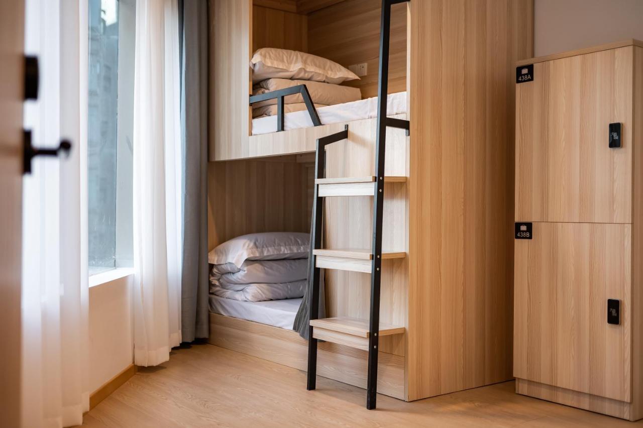 Hostel Dayin International Youth - Near East Nanjing Road & People's Square & The Bund -large Social Area -bar -cafe -gym -free Laundry Luggage Storage -24h Front Desk -english Service *