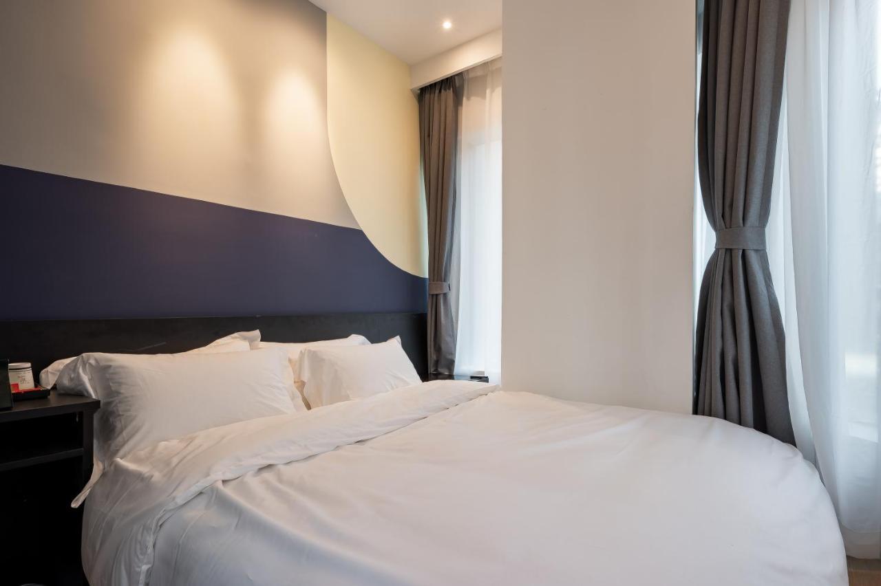 Dayin International Youth - Near East Nanjing Road & People's Square & The Bund -large Social Area -bar -cafe -gym -free Laundry Luggage Storage -24h Front Desk -english Service Hostel Shanghai