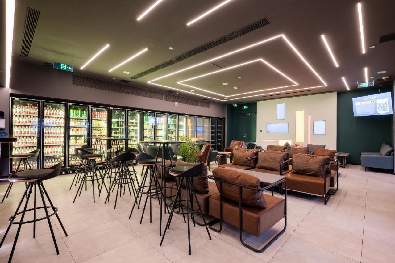Dayin International Youth - Near East Nanjing Road & People's Square & The Bund -large Social Area -bar -cafe -gym -free Laundry Luggage Storage -24h Front Desk -english Service Hostel *