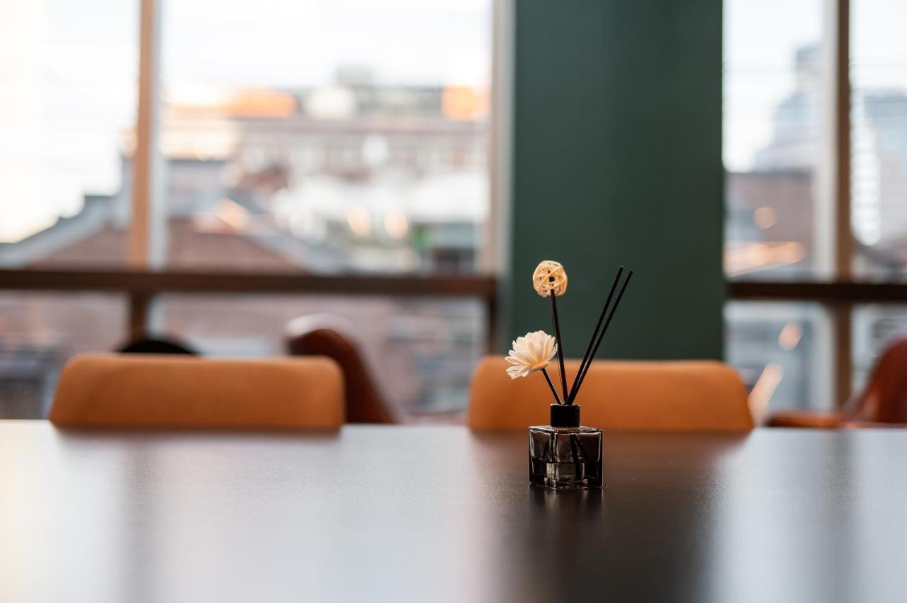Dayin International Youth - Near East Nanjing Road & People's Square & The Bund -large Social Area -bar -cafe -gym -free Laundry Luggage Storage -24h Front Desk -english Service