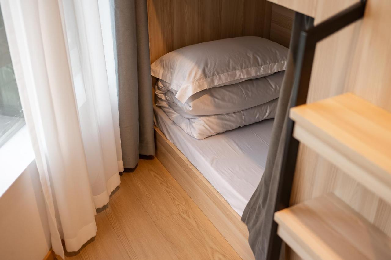 Hostel Dayin International Youth - Near East Nanjing Road & People's Square & The Bund -large Social Area -bar -cafe -gym -free Laundry Luggage Storage -24h Front Desk -english Service Shanghai