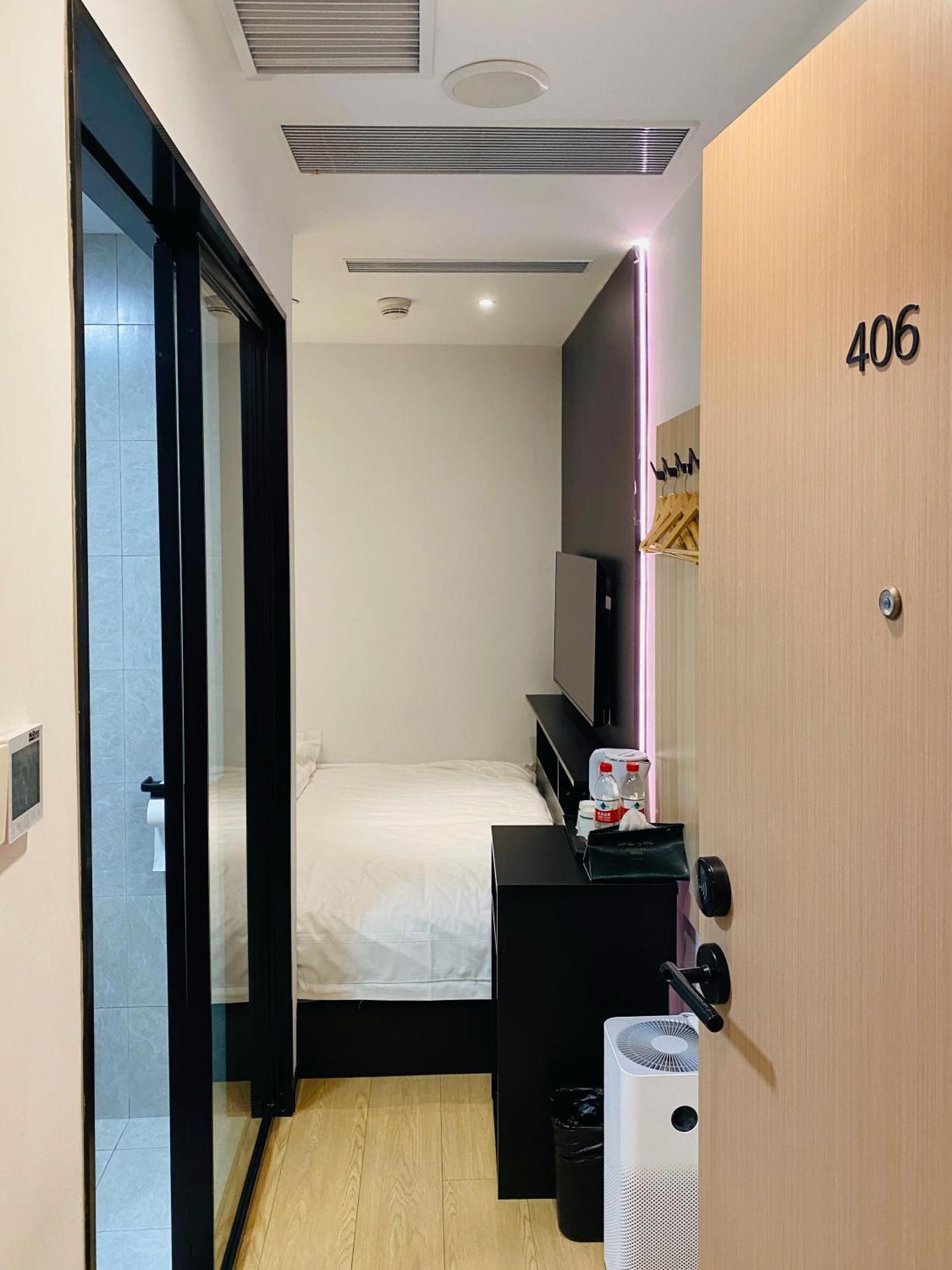 Dayin International Youth - Near East Nanjing Road & People's Square & The Bund -large Social Area -bar -cafe -gym -free Laundry Luggage Storage -24h Front Desk -english Service Hostel