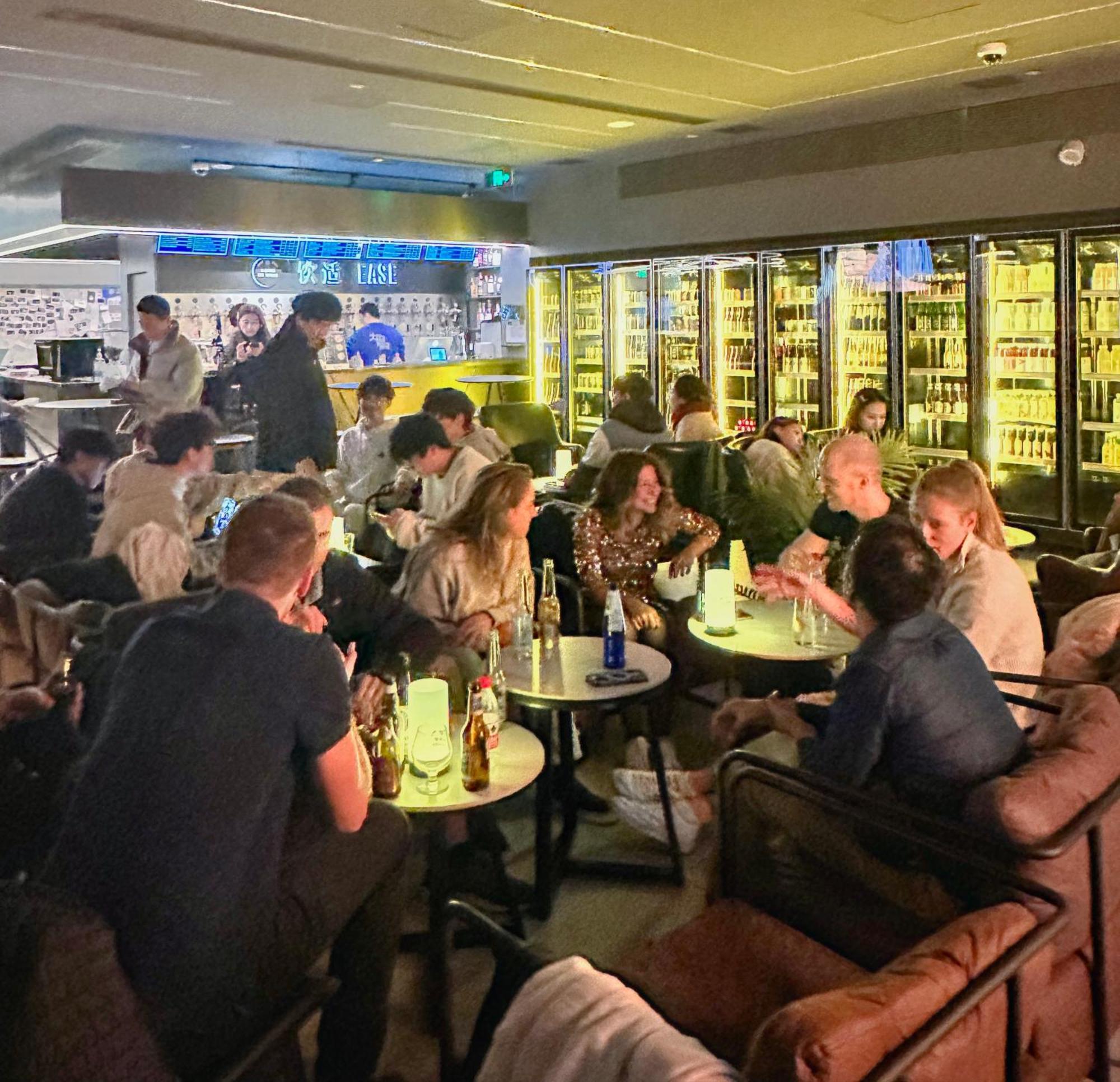 Dayin International Youth - Near East Nanjing Road & People's Square & The Bund -large Social Area -bar -cafe -gym -free Laundry Luggage Storage -24h Front Desk -english Service *