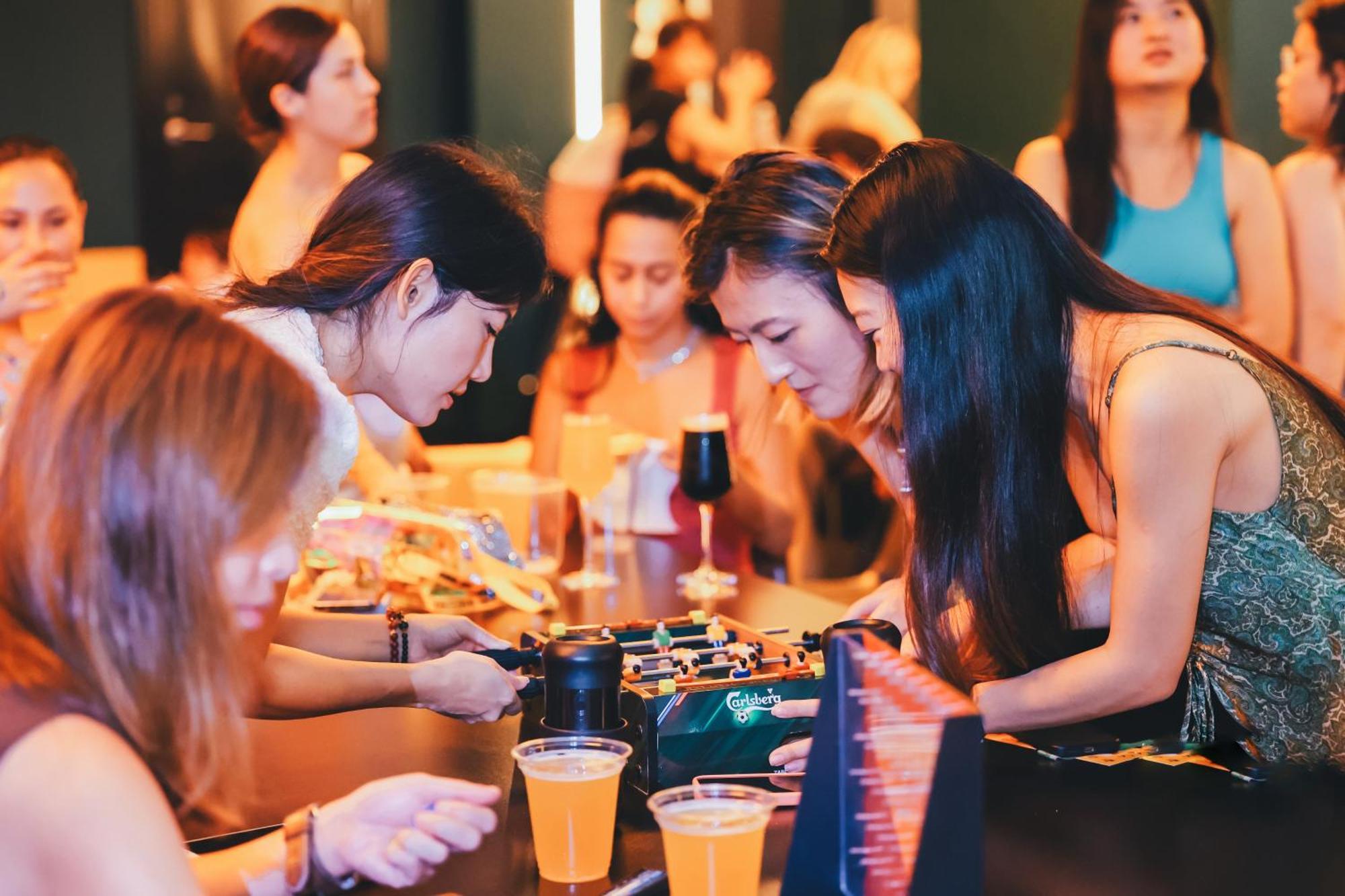 Hostel Dayin International Youth - Near East Nanjing Road & People's Square & The Bund -large Social Area -bar -cafe -gym -free Laundry Luggage Storage -24h Front Desk -english Service Shanghai