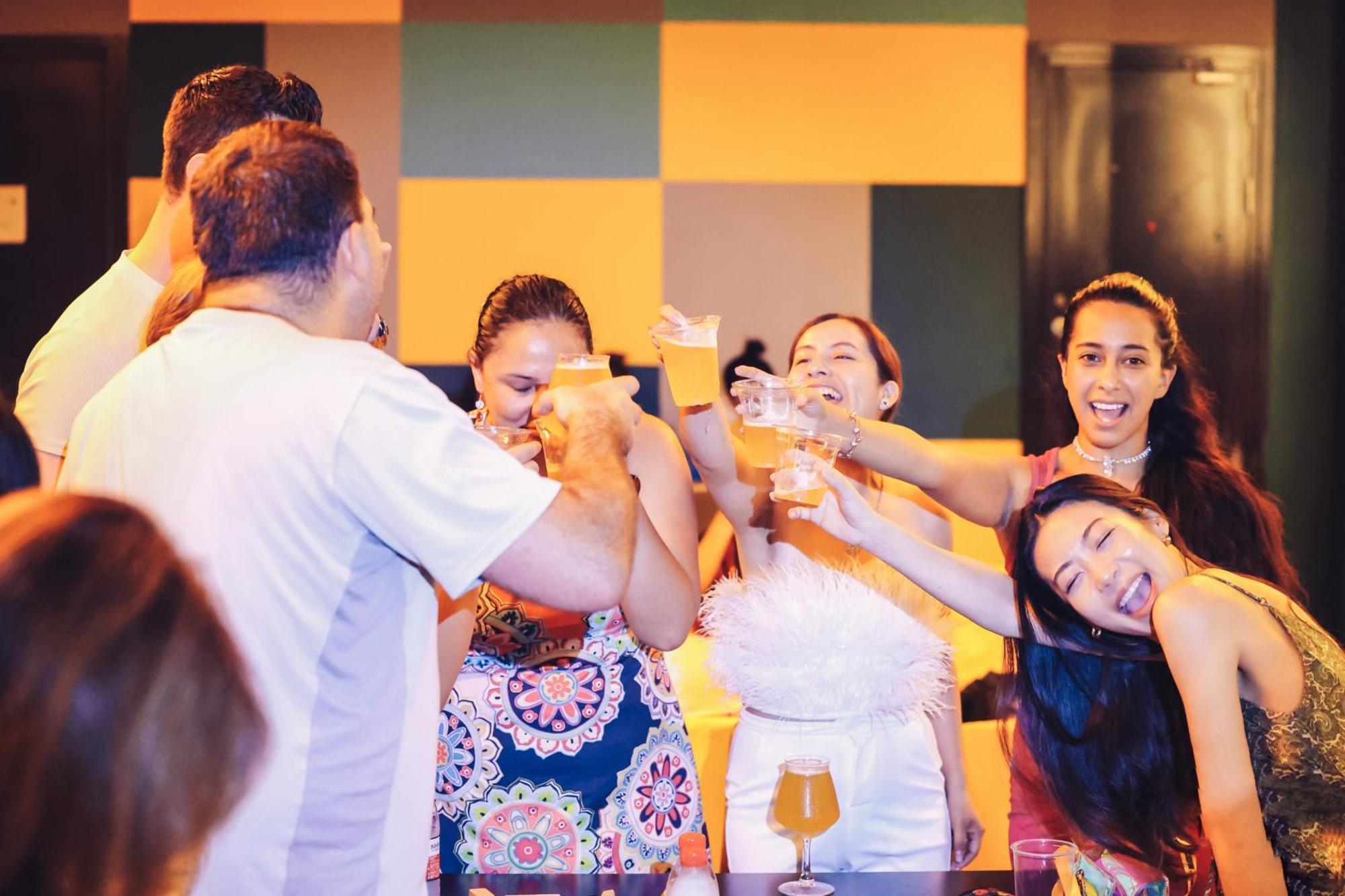 Dayin International Youth - Near East Nanjing Road & People's Square & The Bund -large Social Area -bar -cafe -gym -free Laundry Luggage Storage -24h Front Desk -english Service Shanghai