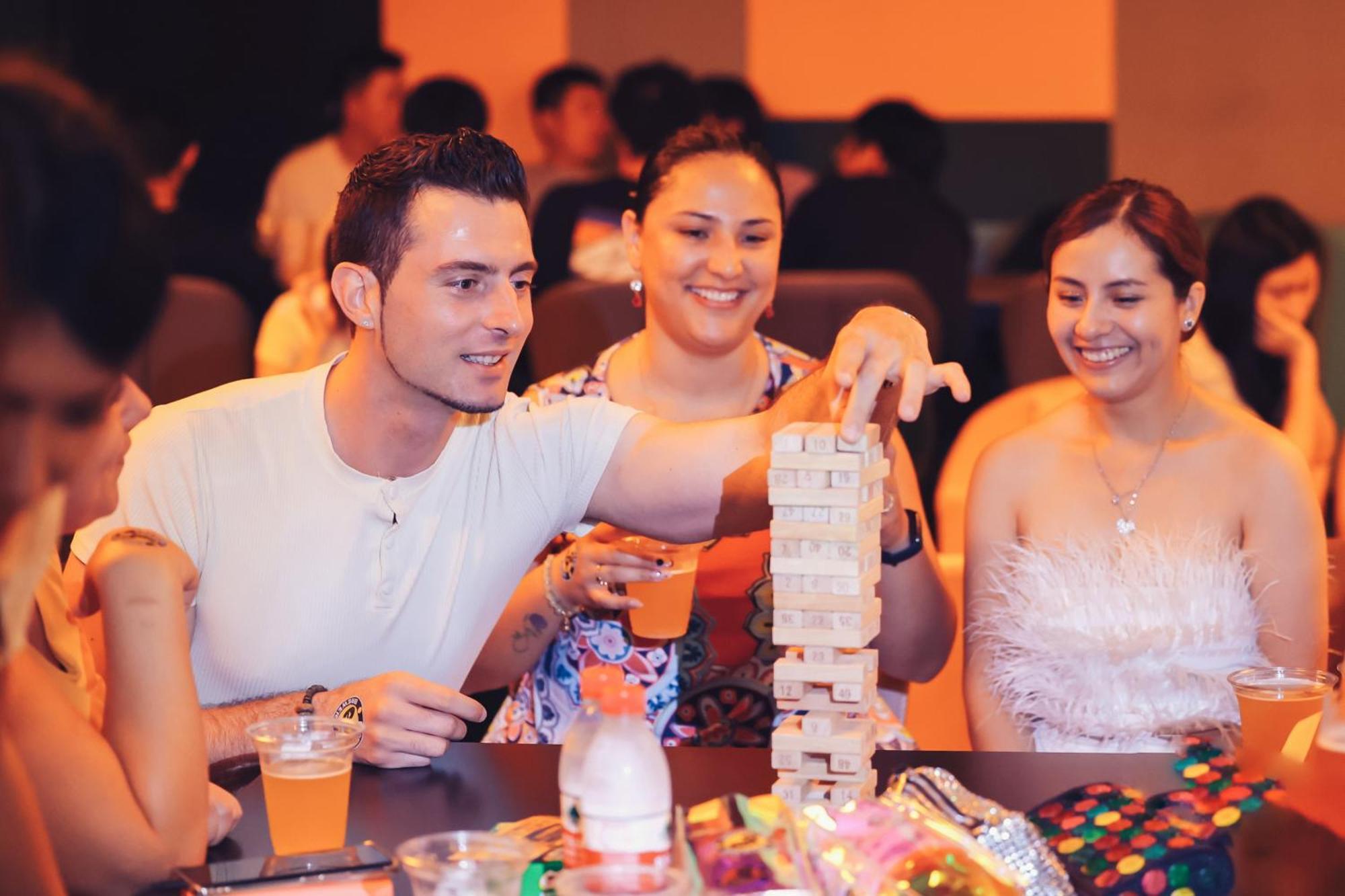 Dayin International Youth - Near East Nanjing Road & People's Square & The Bund -large Social Area -bar -cafe -gym -free Laundry Luggage Storage -24h Front Desk -english Service Hostel *