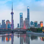 Dayin International Youth Hostel - Near East Nanjing Road & People\'S Square & The Bund -Large Social Area -Bar -Cafe -Gym -Free Laundry Luggage Storage -24H Front Desk -English Service